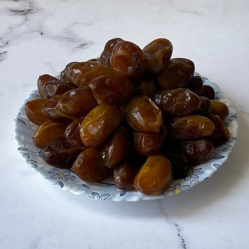 رطب کبکاب تازه و مرغوب با شهد فراوان و رنگ قهوه ای روشن